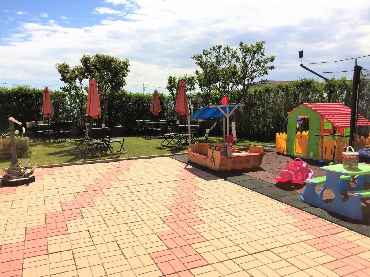 Casa Eden Hotel Costinesti Bagian luar foto